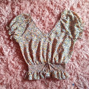 💛Sienna sky floral crop top size M